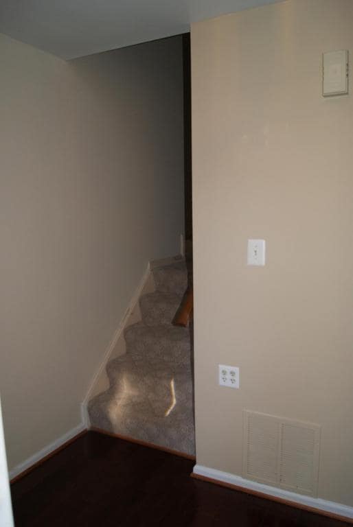 Building Photo - 9156 Stevens Ct
