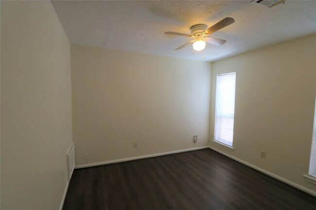 Building Photo - 1819 Fall Meadow Dr