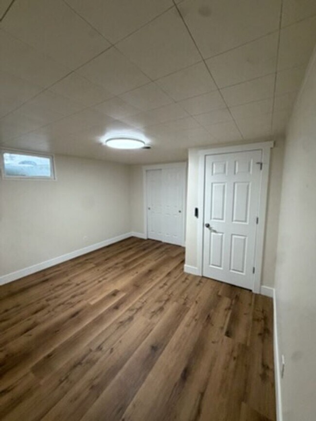 Building Photo - Spacious 5 Bedroom Home Near UNC with Large Yard & Off-Street Parking