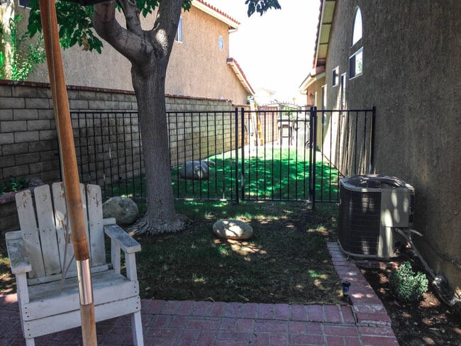 Building Photo - Charming Single-Story 2-Bedroom Home with ...