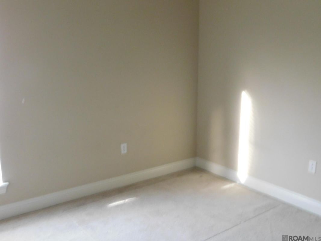 Building Photo - 11182 River Highlands Dr