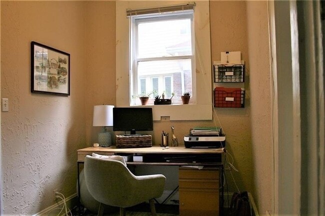 Building Photo - 505 8th St NE