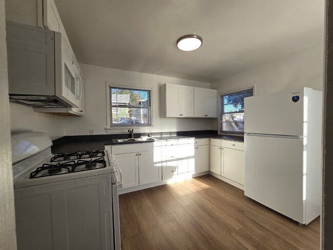 Building Photo - Bright & Remodeled Single-Family Home with Detached Garage