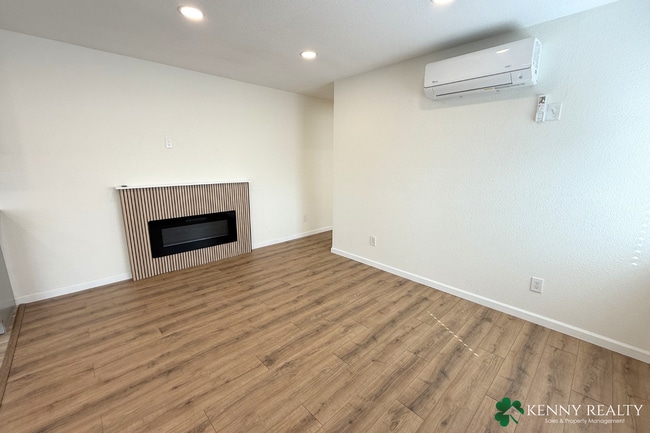 Building Photo - Remodeled 3 BD/2 BA Home with Private Entrance and Backyard