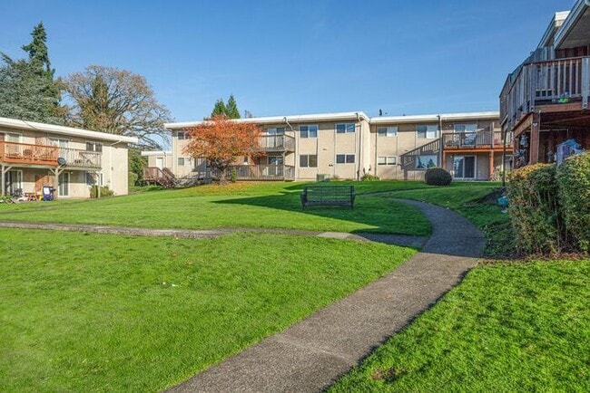 Building Photo - 2 bedroom 1 bath in Milwaukie!!