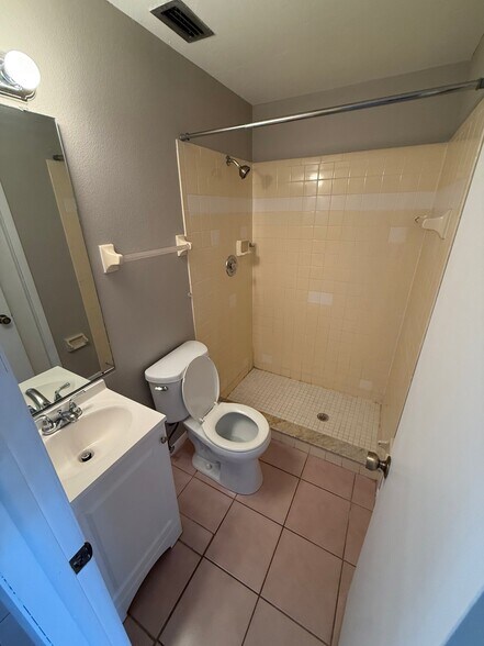 Building Photo - 1755 Florence Ave