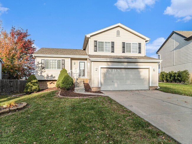 Primary Photo - Multi-Level Elkhorn Home