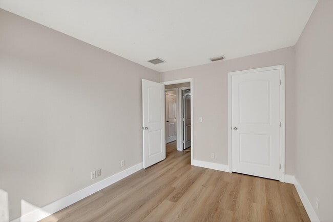 Building Photo - 5352 Bosque Ln