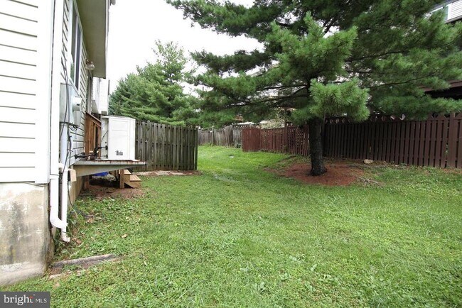 Building Photo - 7801 Fairborn Ct