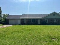 Building Photo - 985 Pineland Ave