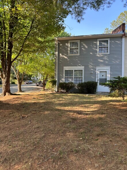 Building Photo - 933 Rock Creek Rd
