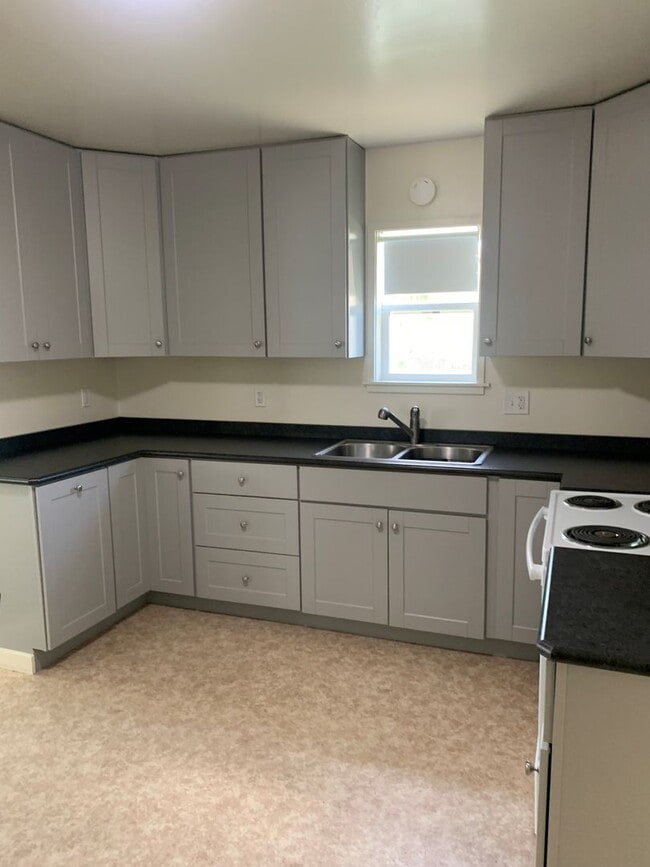 Building Photo - Clean 2 bedroom home