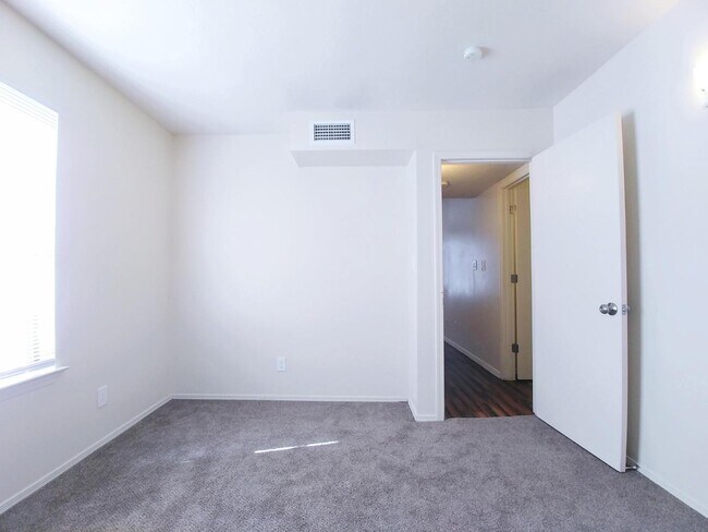 Building Photo - 1021 Coal Ave SW