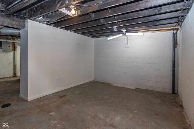 Building Photo - 3457 N Sherman Dr