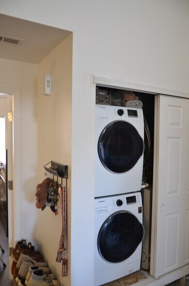 Building Photo - 4789 White Rock Cir