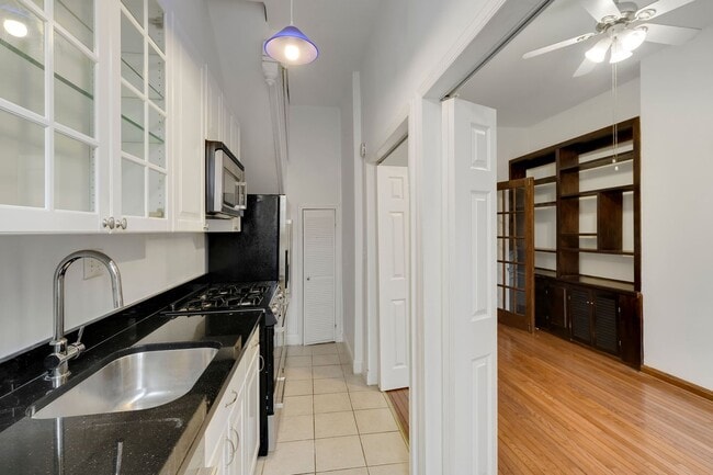 Building Photo - 310 9th St NE