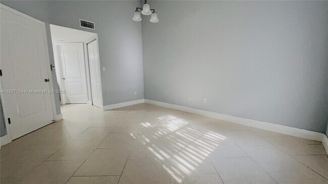 Building Photo - 2881 N Oakland Forest Dr