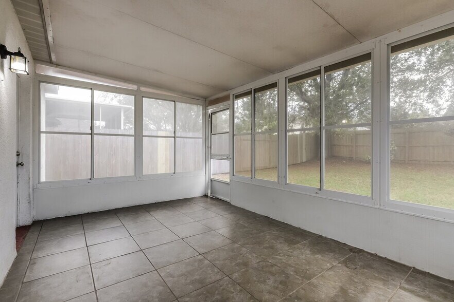 Building Photo - 1720 Mosaic Forest Dr
