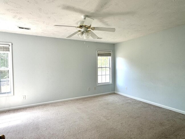 Building Photo - 284 Briarwood Pl