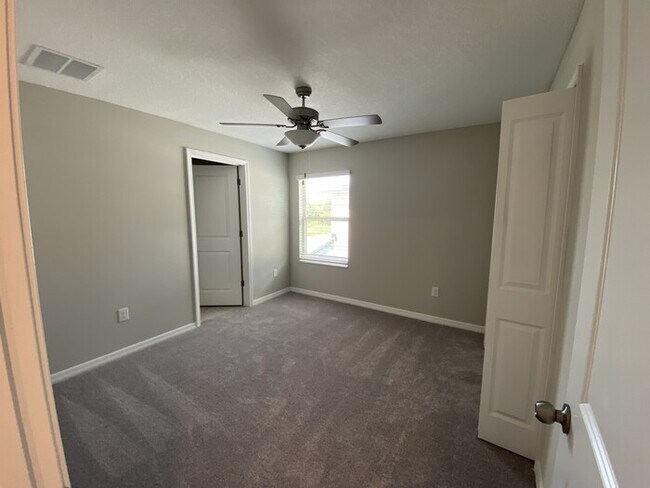 Building Photo - Coming Soon! End Unit 3/2.5 Townhome For R...