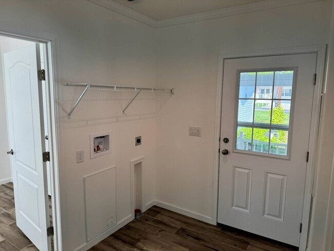 Building Photo - 887 E Colonial Cir