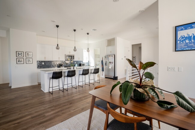 Building Photo - 26939 Goldfinch Ln