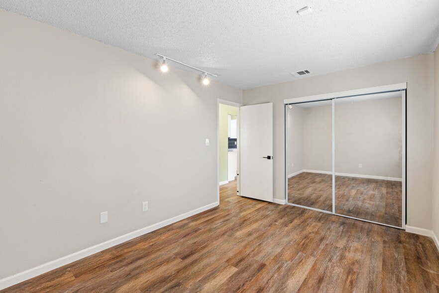 Building Photo - 12079 Stoney Brg