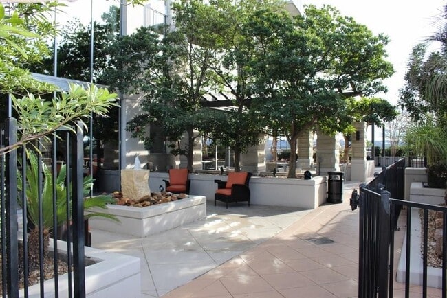 Building Photo - 360 Nueces St