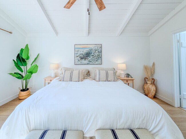 Building Photo - 4954 Dolphin Way