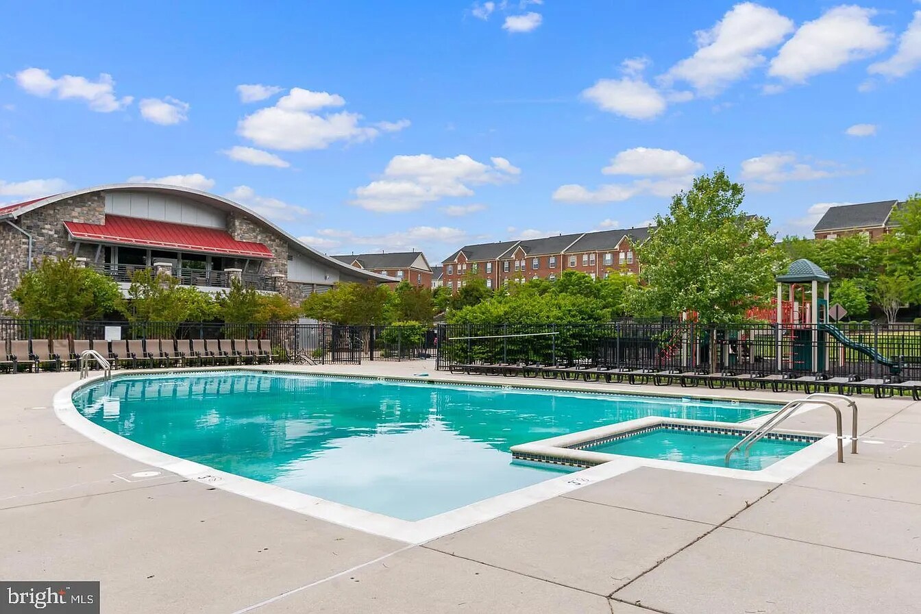 Building Photo - 15240 Torbay Way