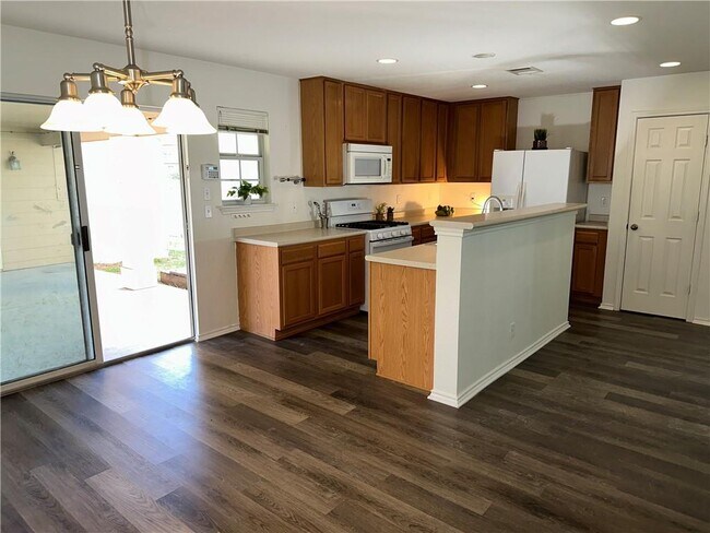 Building Photo - 1042 Dorn