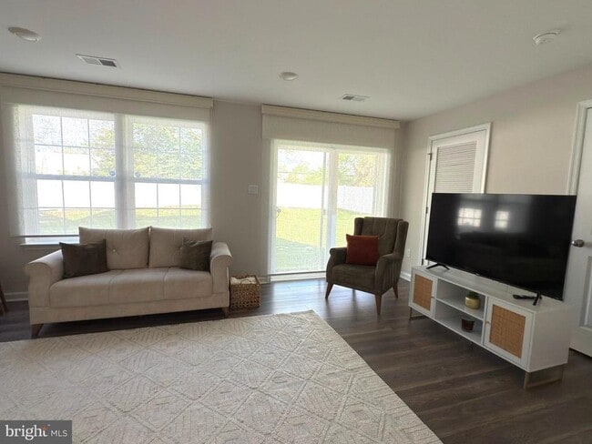 Building Photo - 1 Autumn Park Blvd