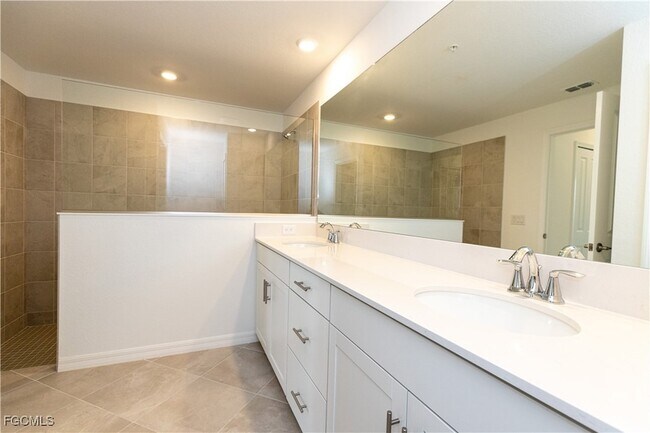 Building Photo - 16524 Kingwood Ln