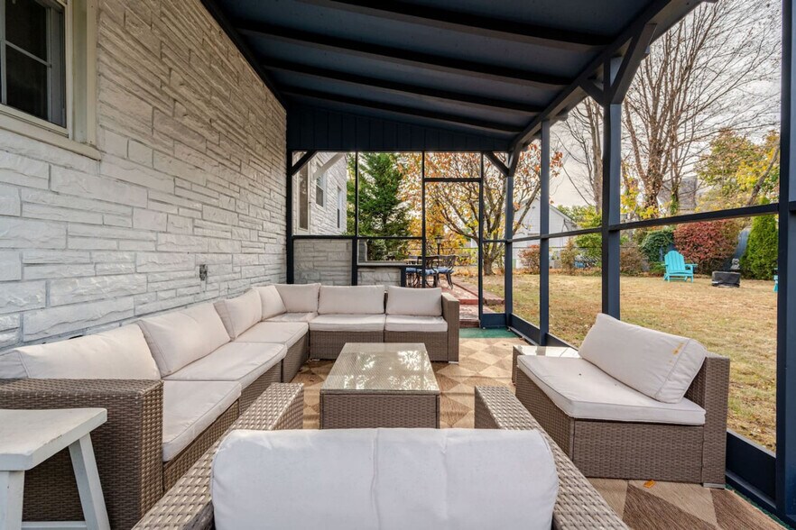 Building Photo - 40 Clark Pl