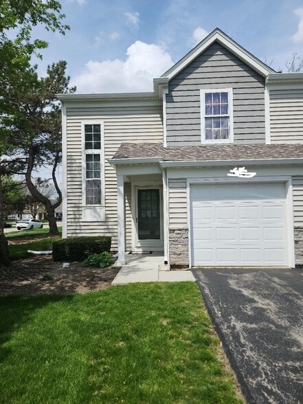 Building Photo - 1712 College Green Dr