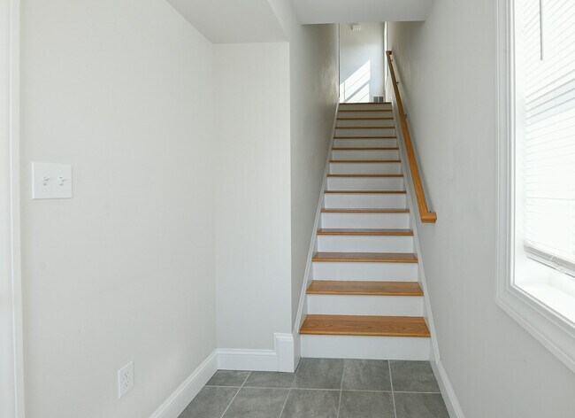 Building Photo - 448 New Haven Ave