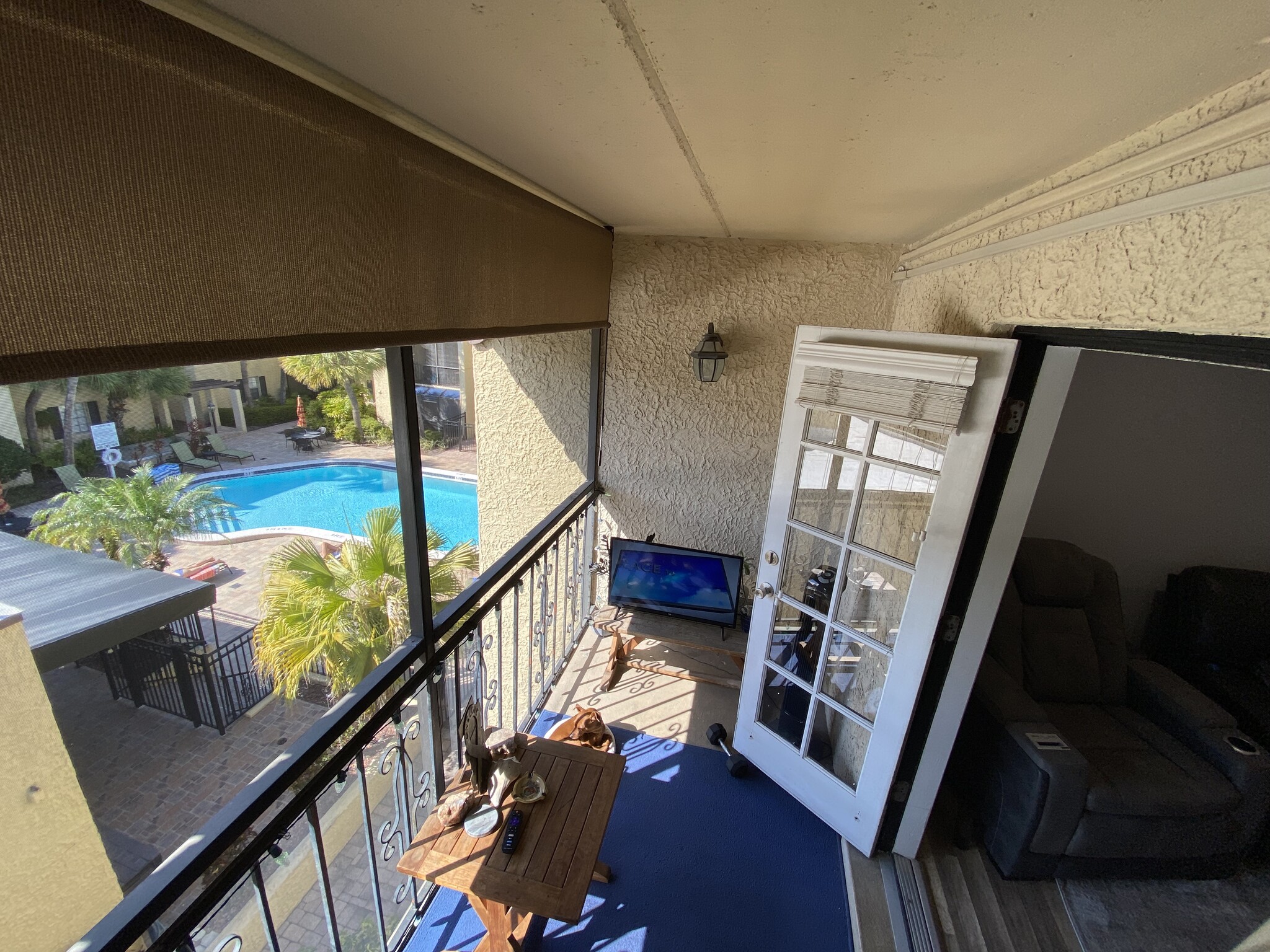 Relax on the Balcony - 107 S Obrien St