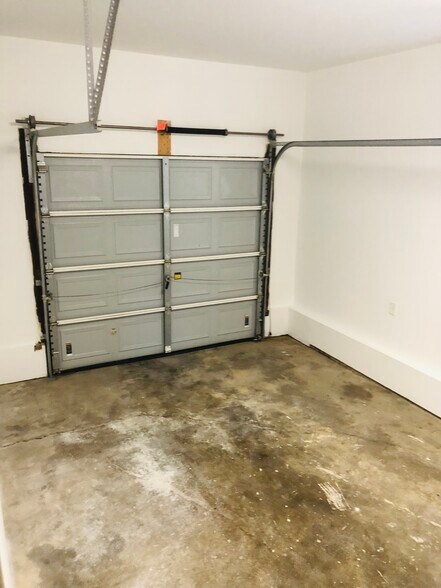 Building Photo - 1509 Peachtree Dr