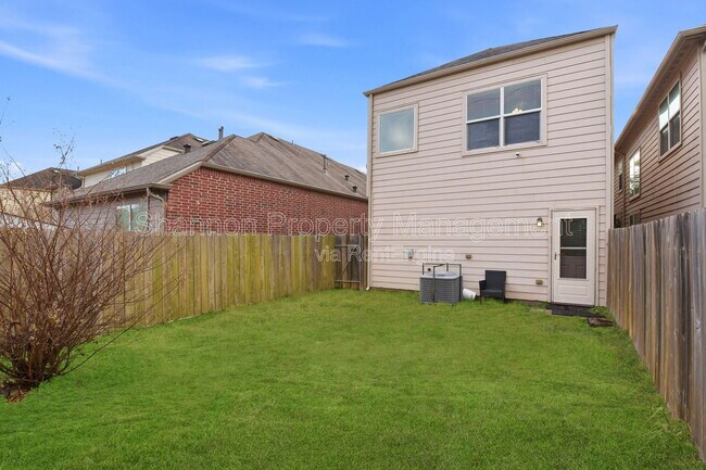 Building Photo - 17142 Amarose Dr