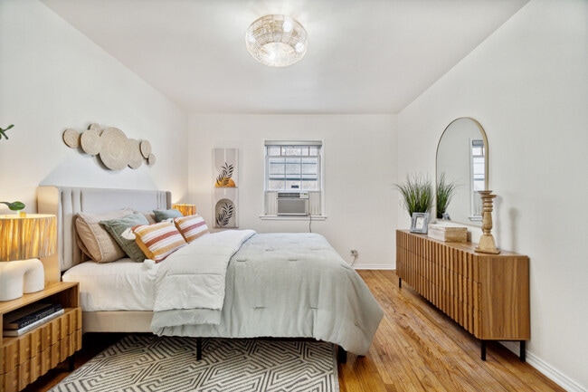 Building Photo - 15034 1/2 Dickens St