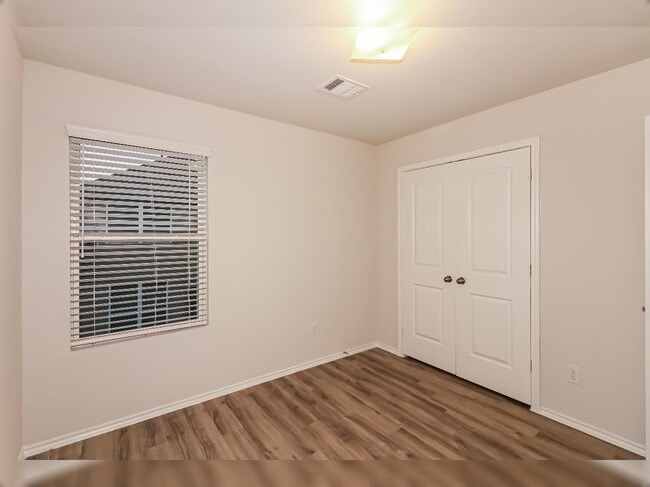 Building Photo - 16906 Andrew Nook Ln