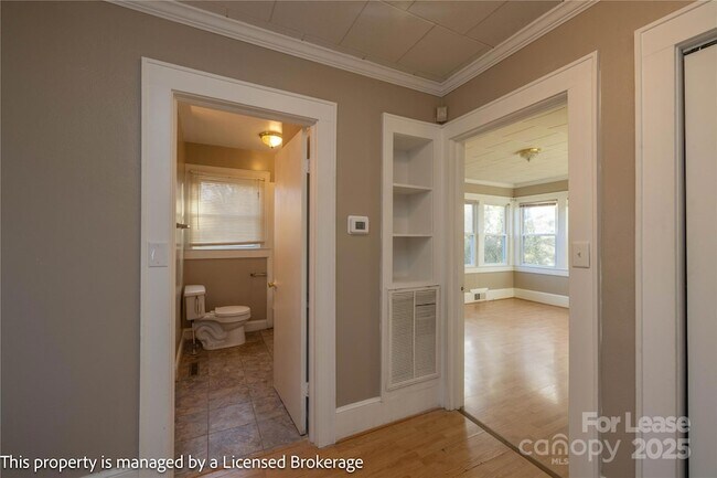 Building Photo - 1420 Amhurst St