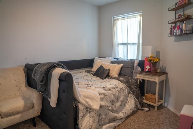 Building Photo - 1103 Stallion Dr