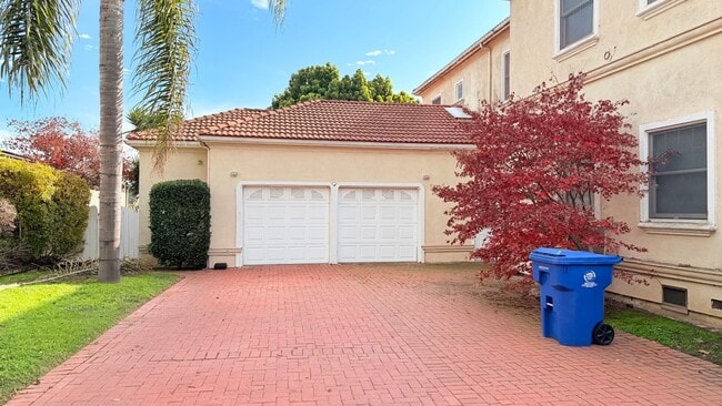 Building Photo - 738 Palmera Ct