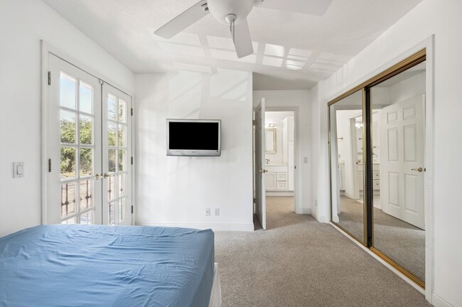 Building Photo - 4950 Dunman Ave