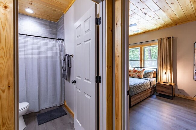 Building Photo - 43 Medina Ct