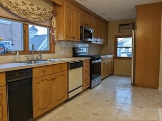 Building Photo - 131 Summer St