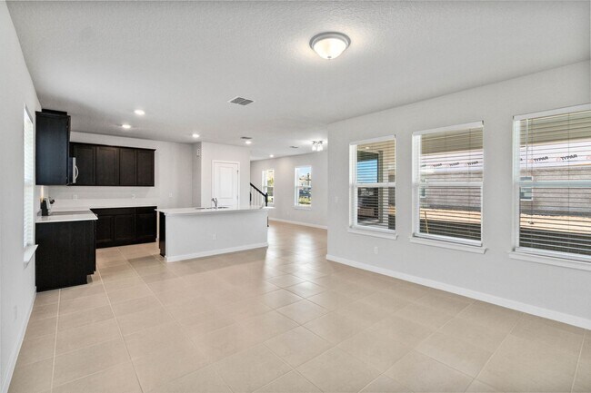 Building Photo - Beautiful 4/3 w/ Loft Energy Efficient Hom...