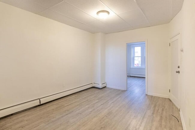 Building Photo - 543 Spruce St