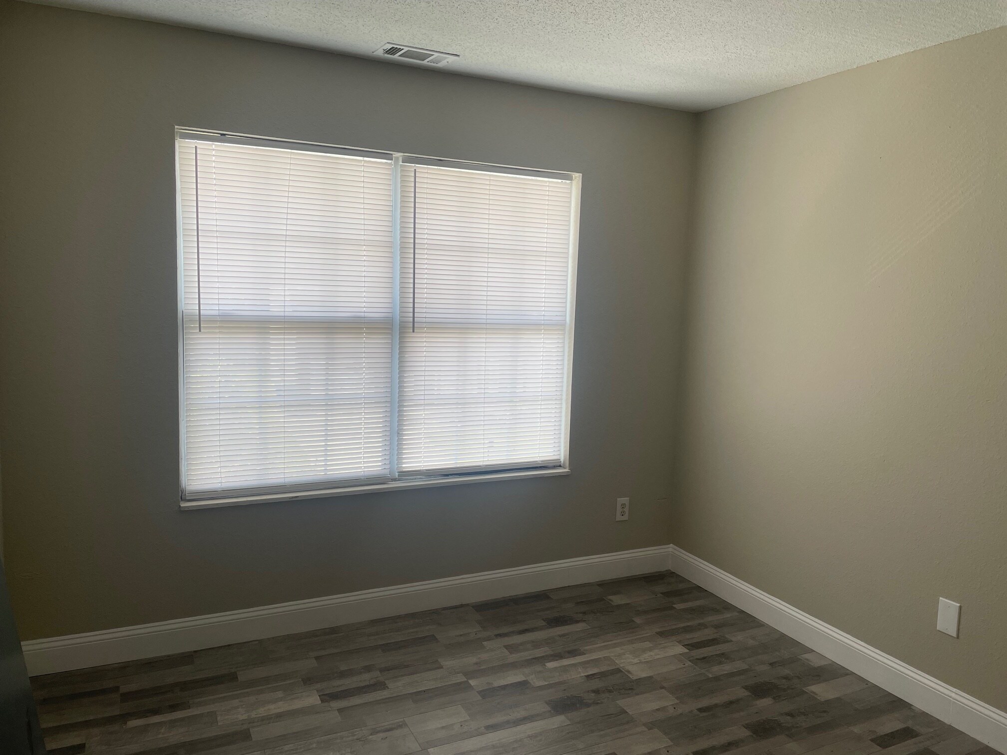 Building Photo - 6350 Klondike River Rd